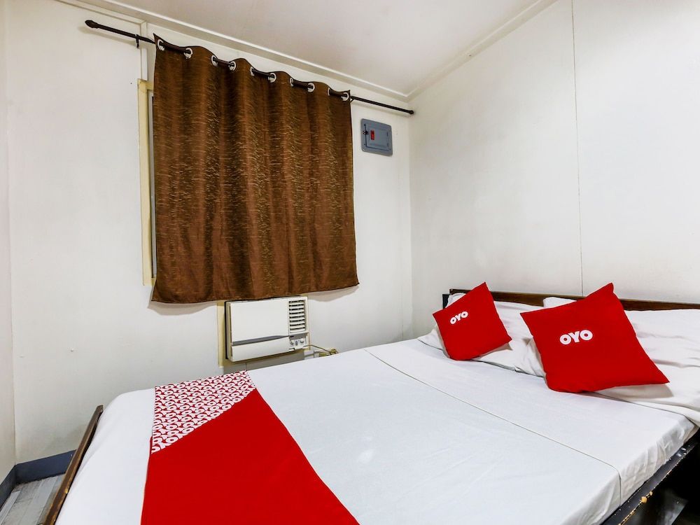 Metro Deluxe Residences Standard Double Room 2