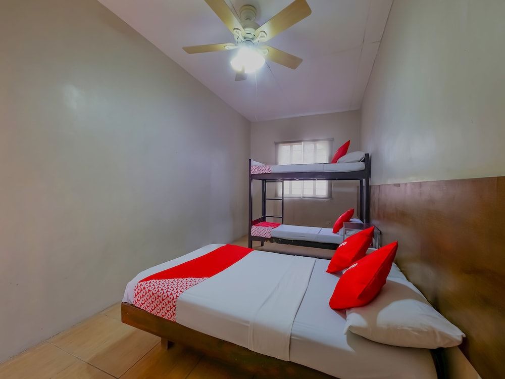 Metro Deluxe Residences Economy Shared Dormitory