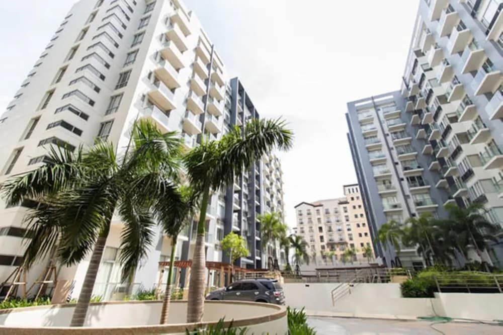 undefined Del'S Condotel across NAIA Terminal 3 4