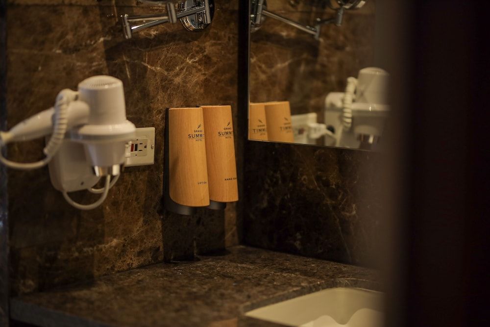 Grand Summit Hotel General Santos Deluxe Twin Room 5