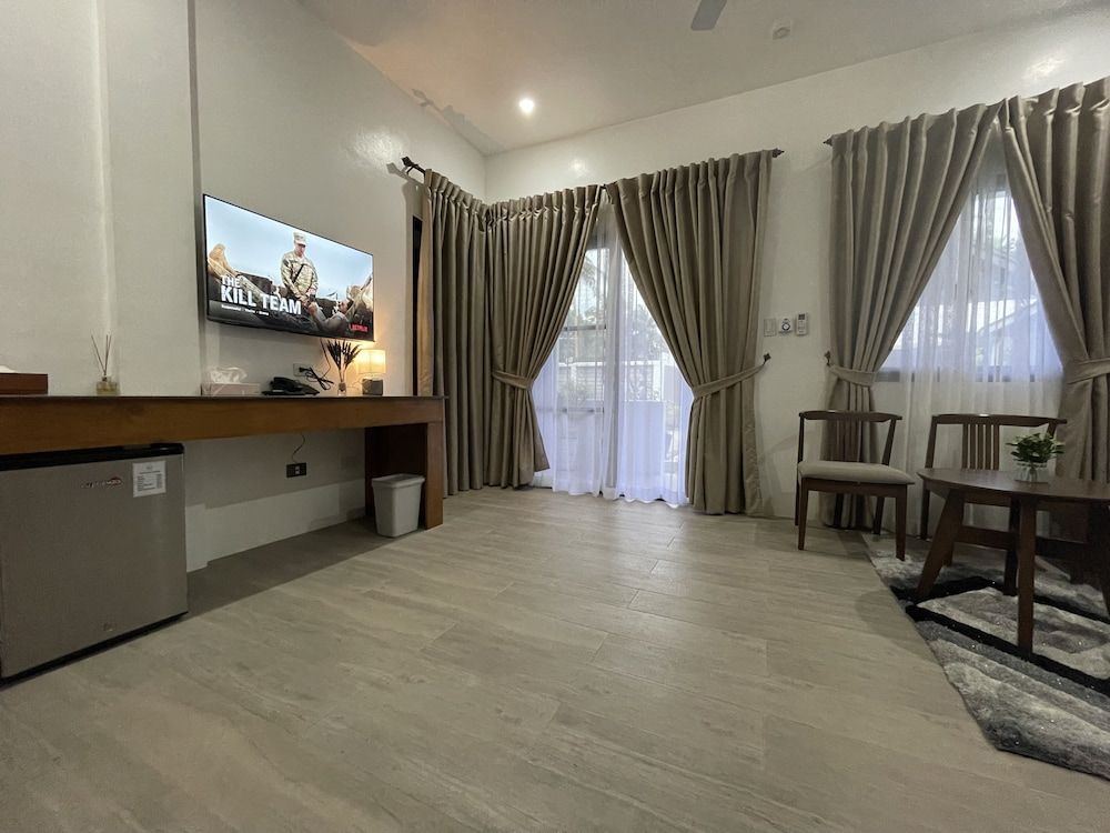 Thistle Inn Junior Suite 8