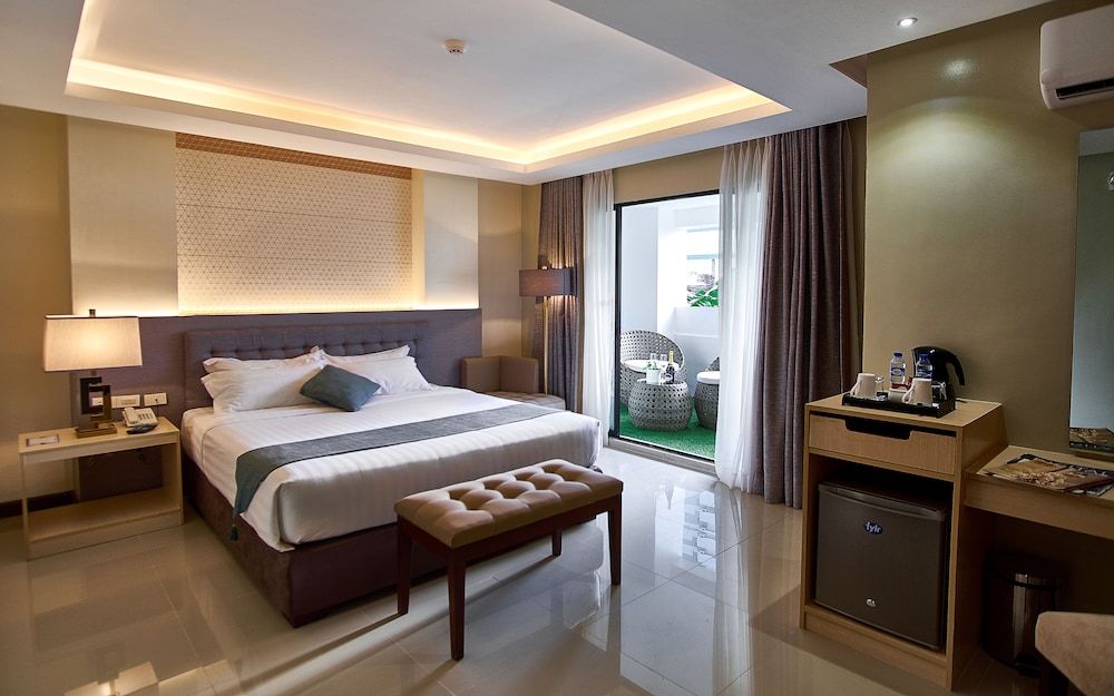 J7 Hotel Iloilo J7 Premier 2 (With blacony) 3