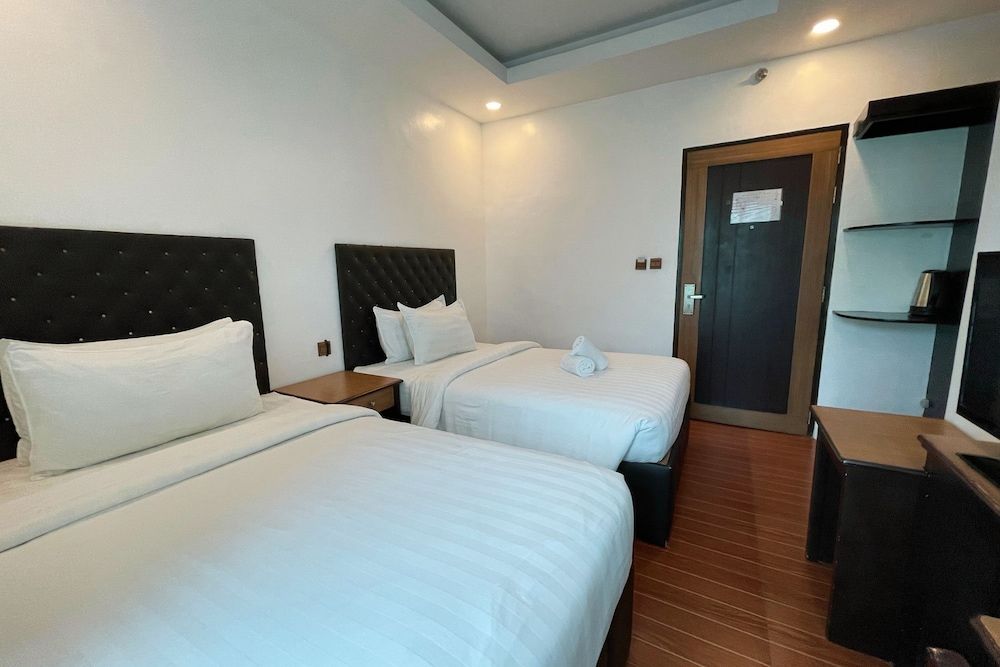 Diamond Spring Hotel Angeles Standard Twin Room 4
