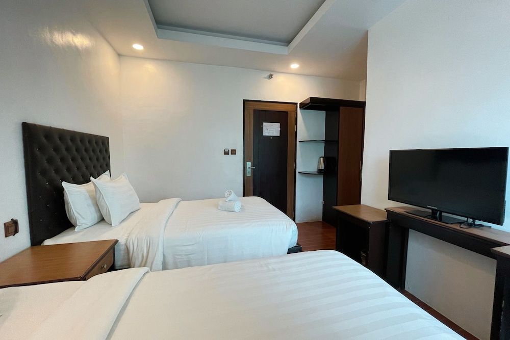Diamond Spring Hotel Angeles Standard Twin Room 3