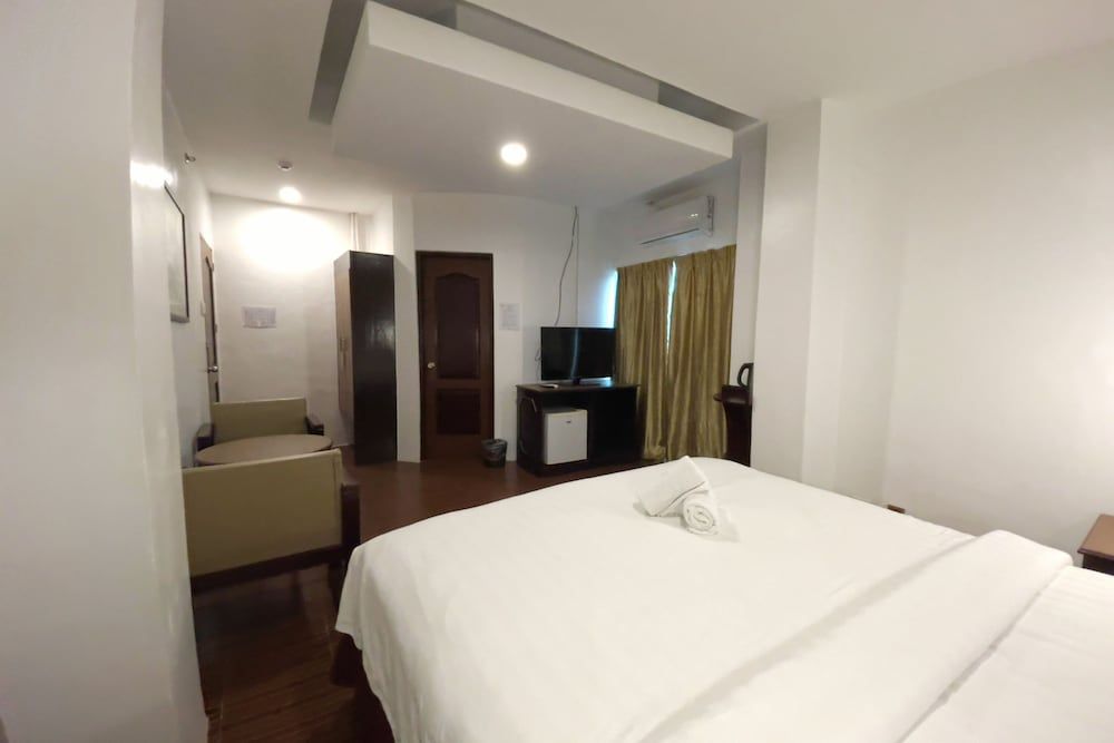 Diamond Spring Hotel Angeles Deluxe Room 2