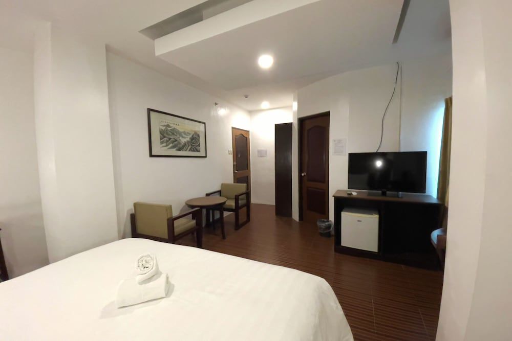 Diamond Spring Hotel Angeles Deluxe Room 5