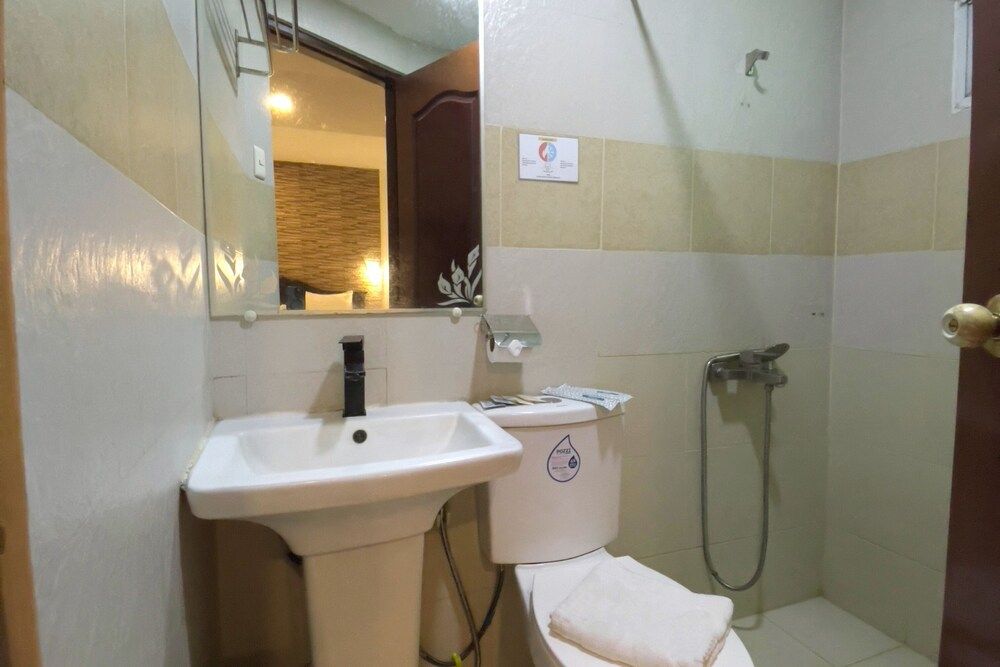 Diamond Spring Hotel Angeles Deluxe Room 4