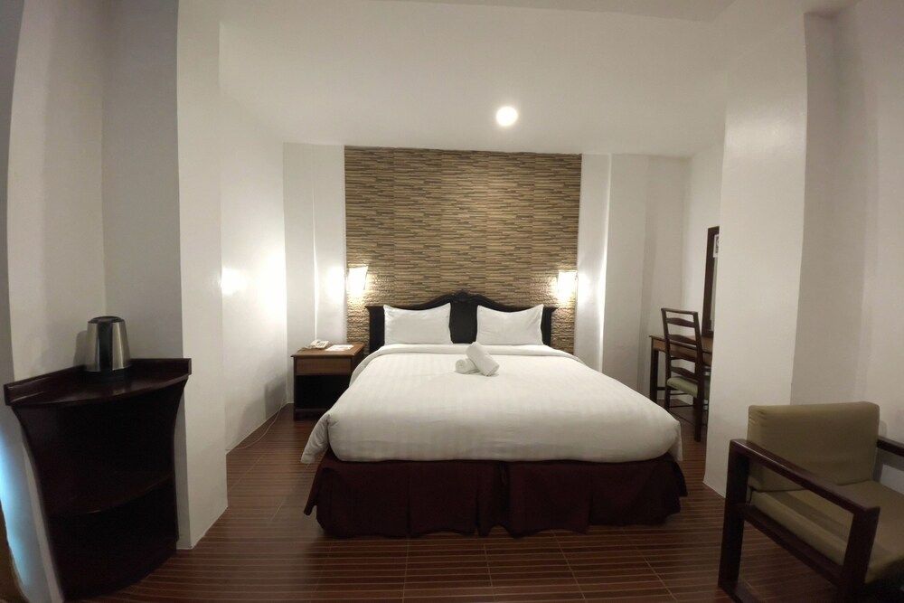 Diamond Spring Hotel Angeles Deluxe Room 3