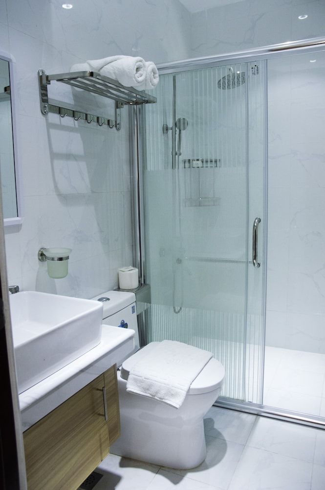 ELTI Suites Deluxe Room 7