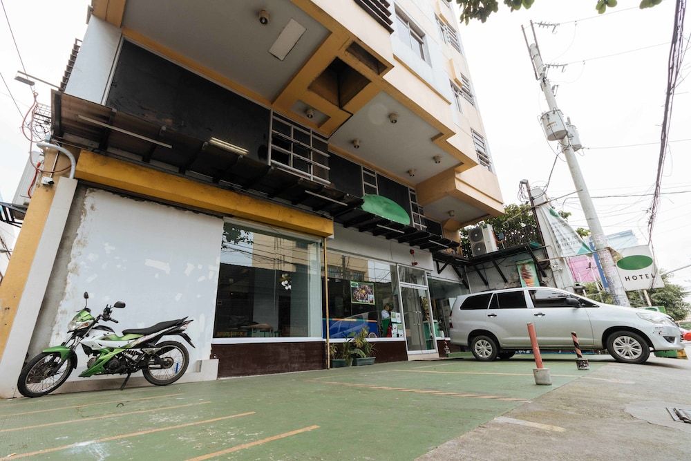 undefined RedDoorz Plus @ Tayuman Manila 3