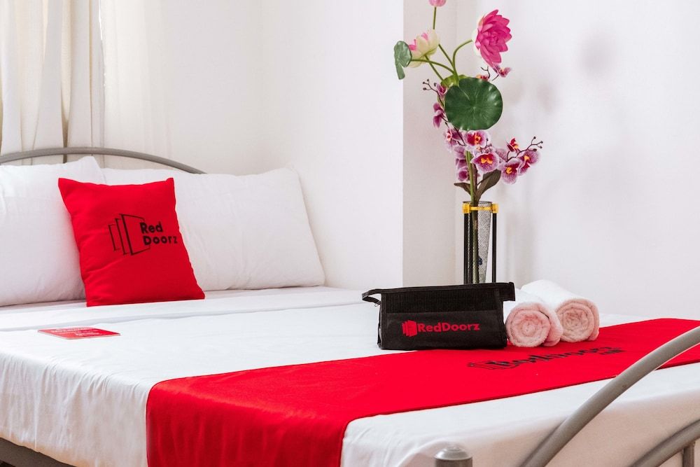 undefined RedDoorz @ Amaia Skies Avenida 4