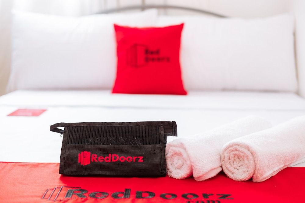 undefined RedDoorz @ Amaia Skies Avenida 8