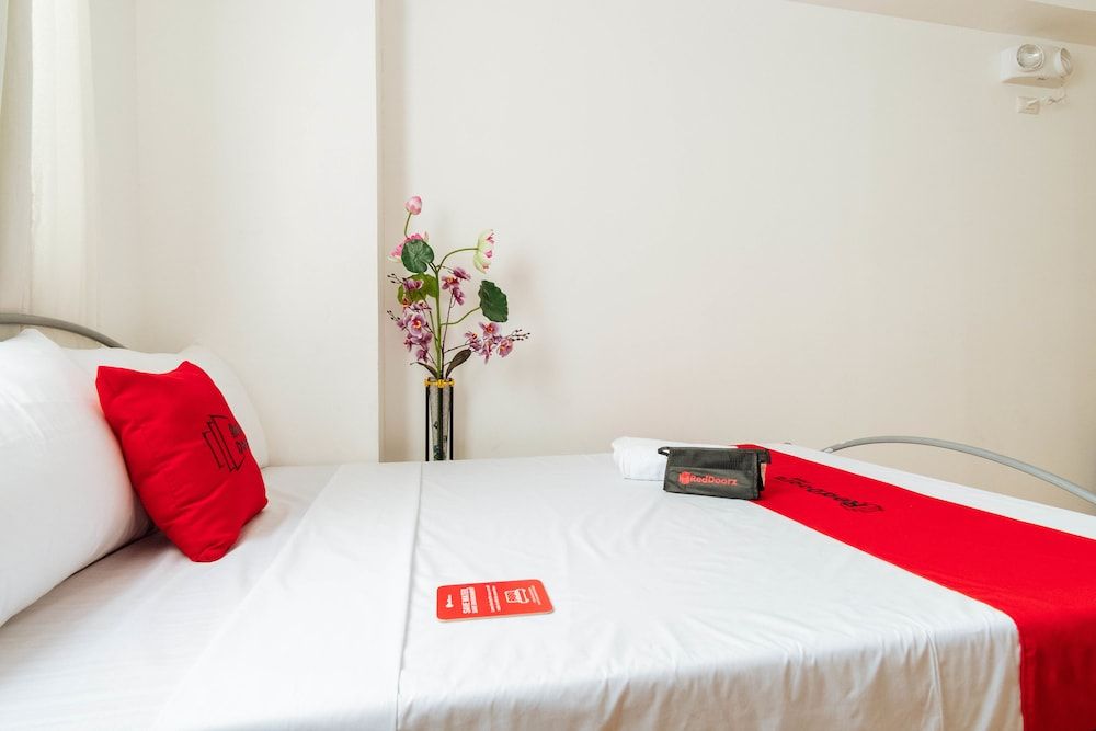 undefined RedDoorz @ Amaia Skies Avenida 5