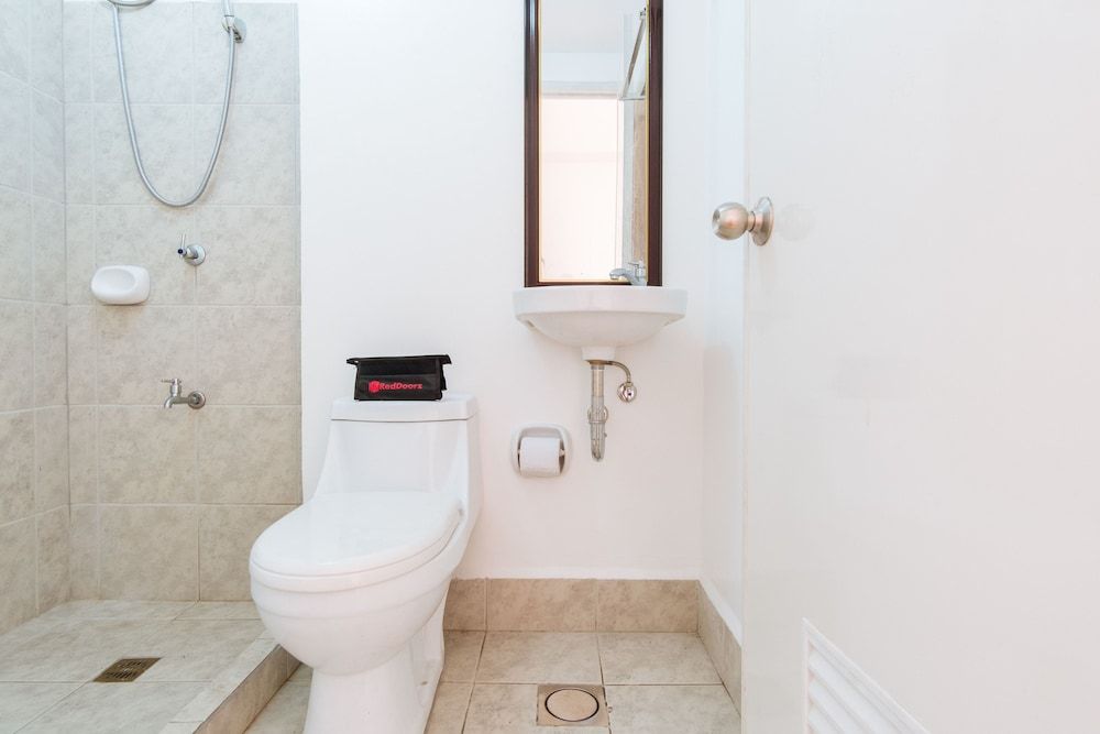 undefined RedDoorz @ Amaia Skies Avenida 10