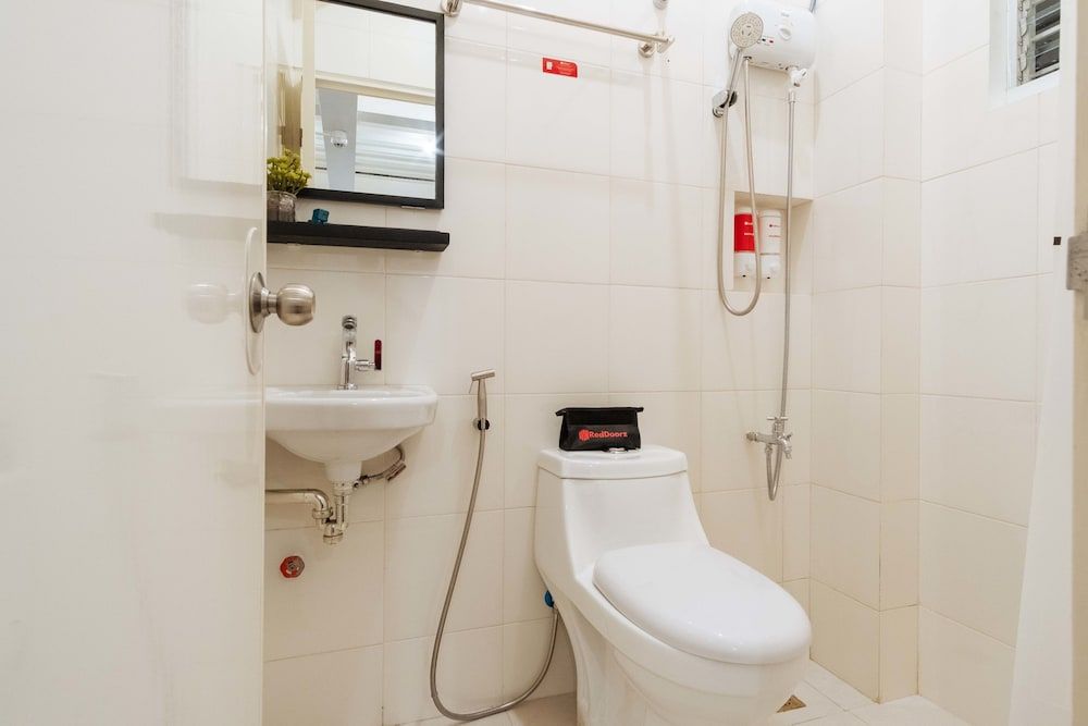 undefined RedDoorz Plus near UST Manila 9