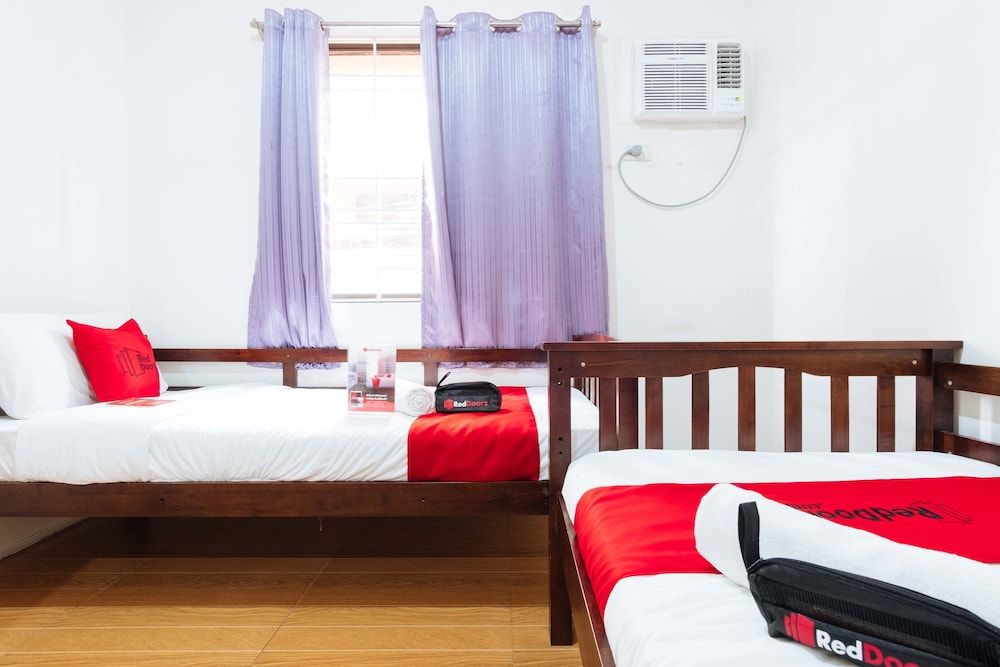 undefined RedDoorz Plus near Robinsons Place Manila 9
