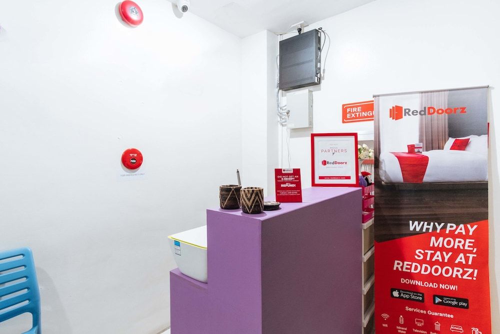 undefined RedDoorz Plus near Robinsons Place Manila 2