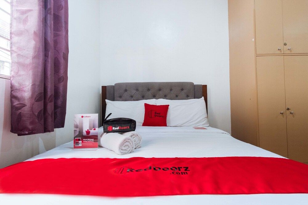 undefined RedDoorz Plus near Robinsons Place Manila 6