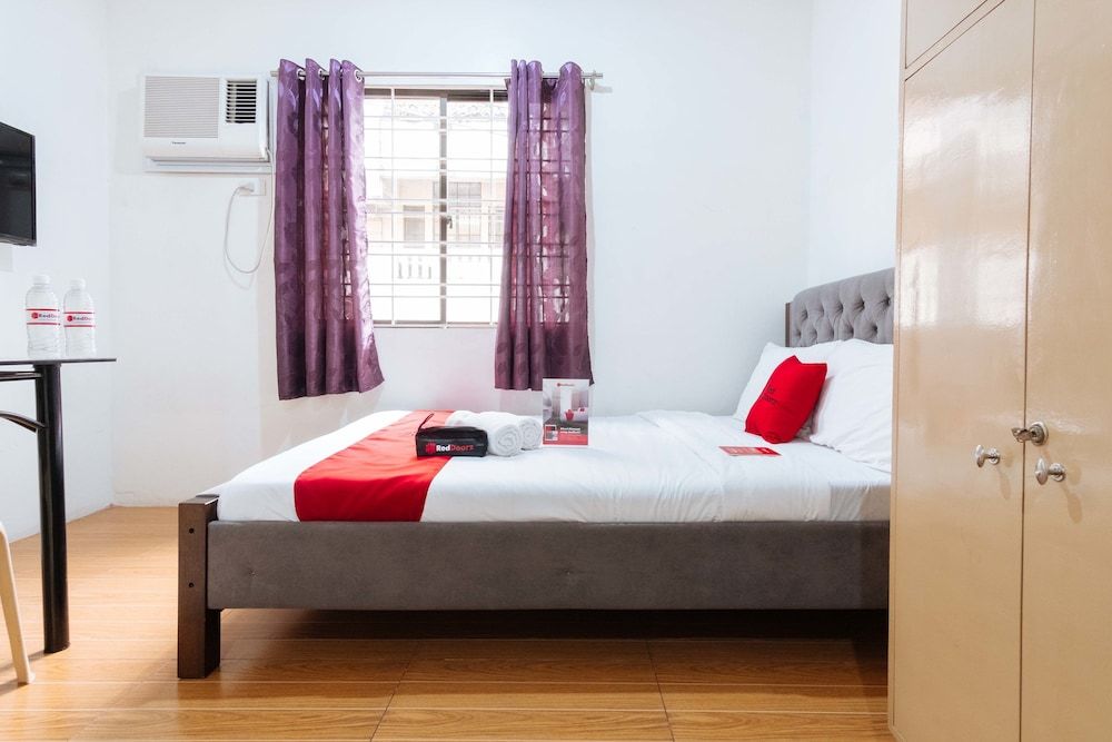 undefined RedDoorz Plus near Robinsons Place Manila 3