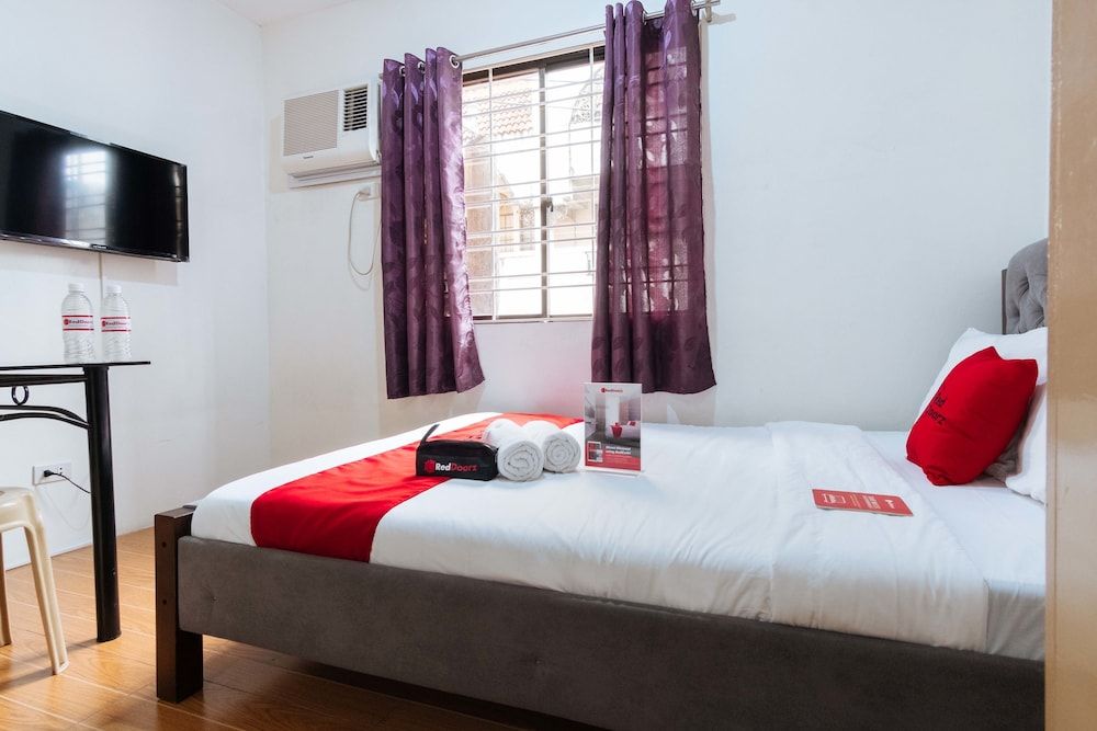 undefined RedDoorz Plus near Robinsons Place Manila 4