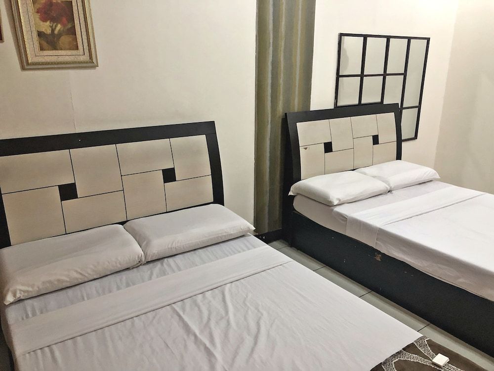 undefined Cosmo Hotel Espana near UST 6