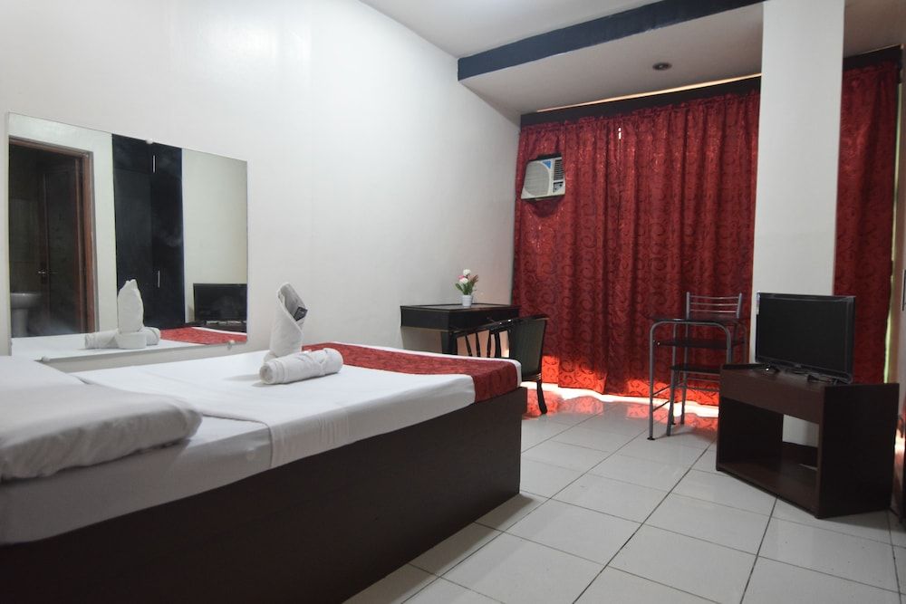 Cosmo Hotel Espana near UST Deluxe Room 8