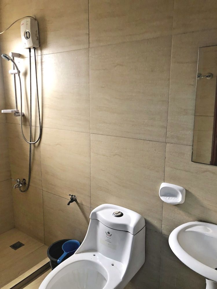 Cosmo Hotel Espana near UST Deluxe Room 18