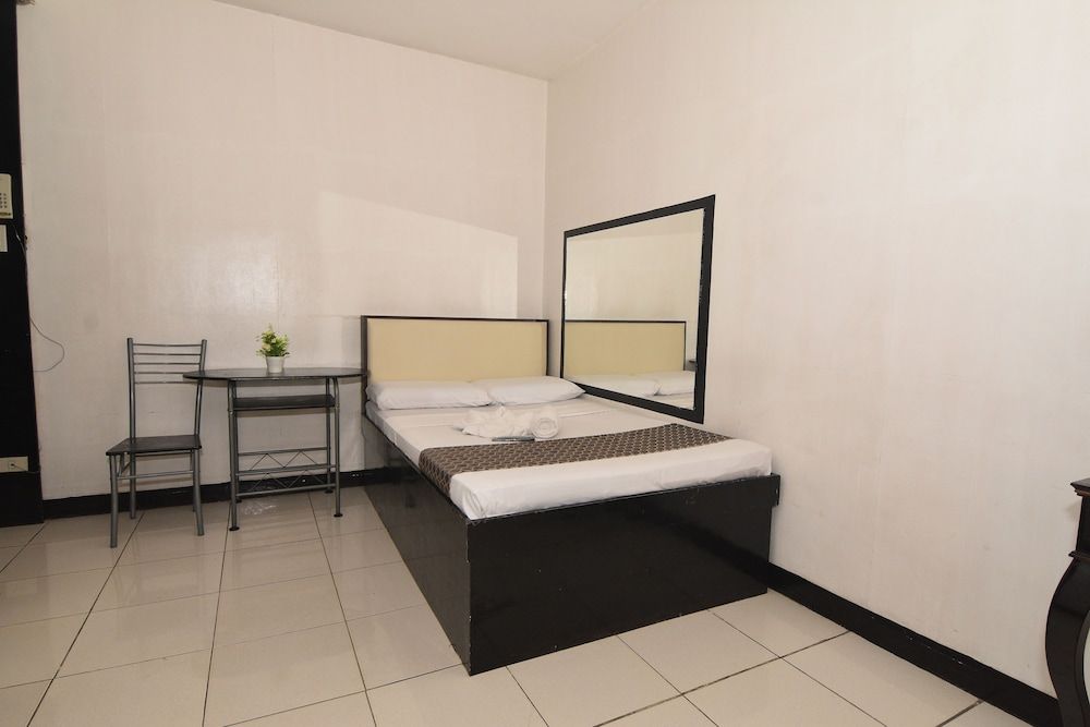Cosmo Hotel Espana near UST Deluxe Room 6