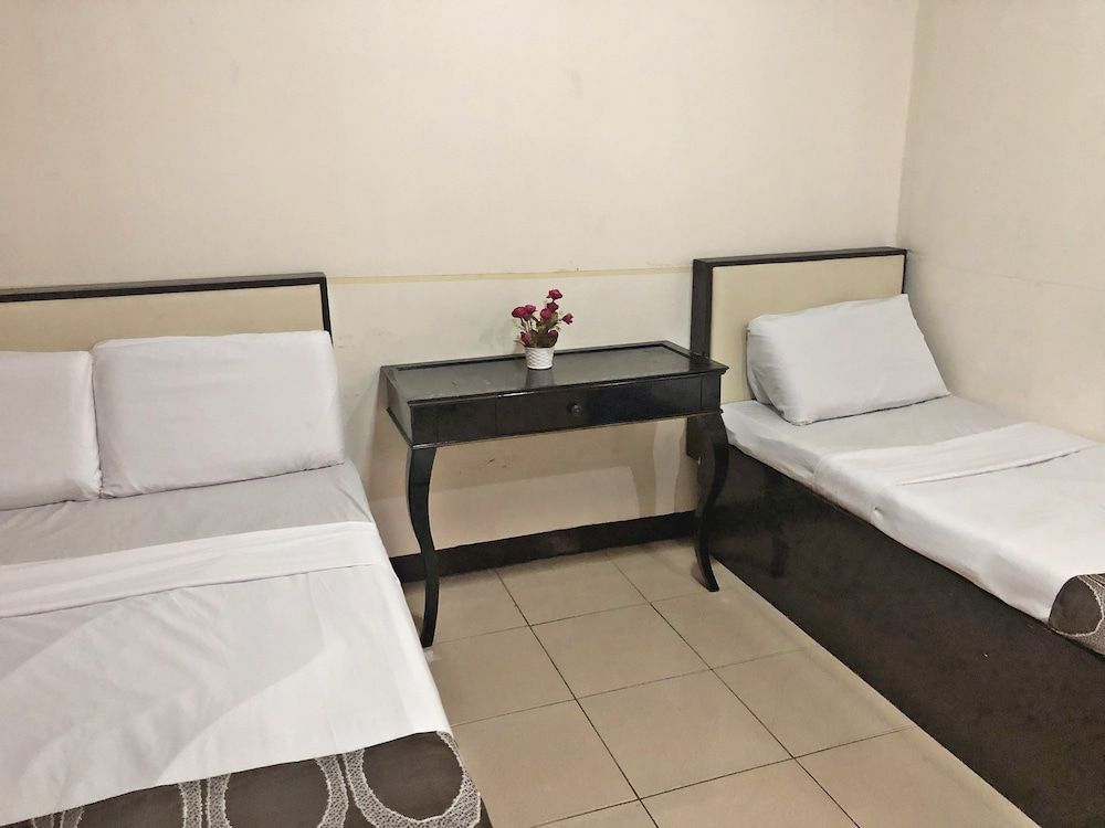 undefined Cosmo Hotel Espana near UST 8