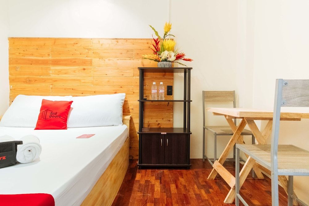 undefined RedDoorz @ Vicente Street Espana Manila 7