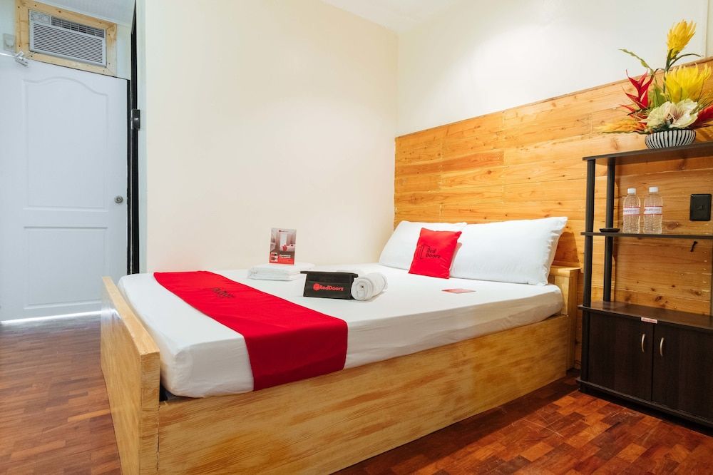 undefined RedDoorz @ Vicente Street Espana Manila 8