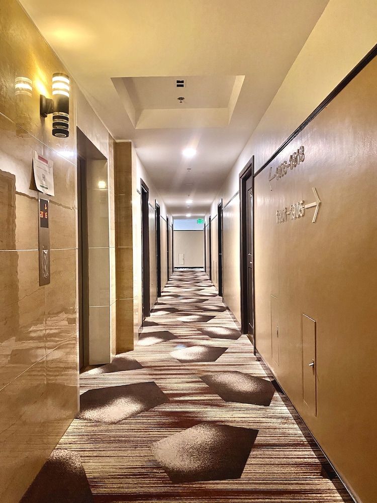 undefined I - Suites Hotel 8