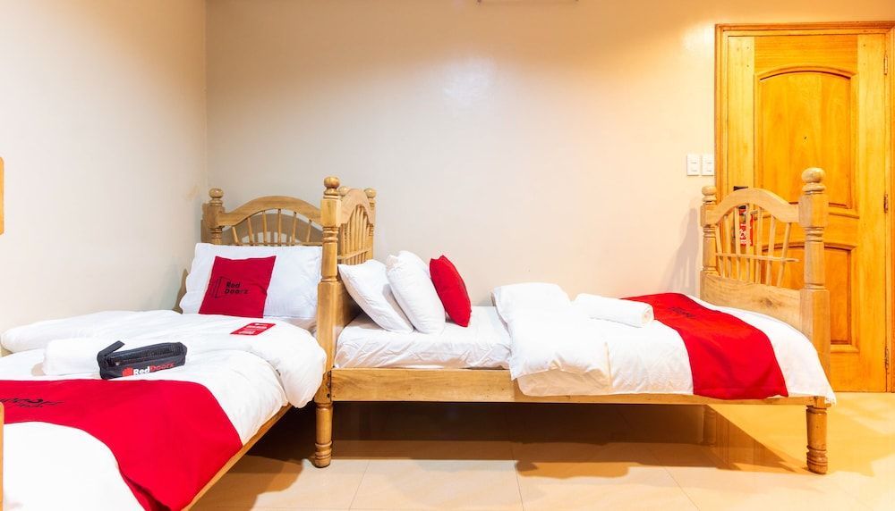 undefined RedDoorz near SM San Lazaro Manila 5