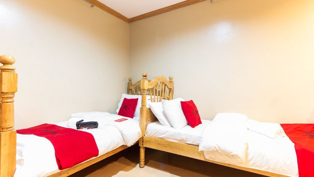 undefined RedDoorz near SM San Lazaro Manila 9