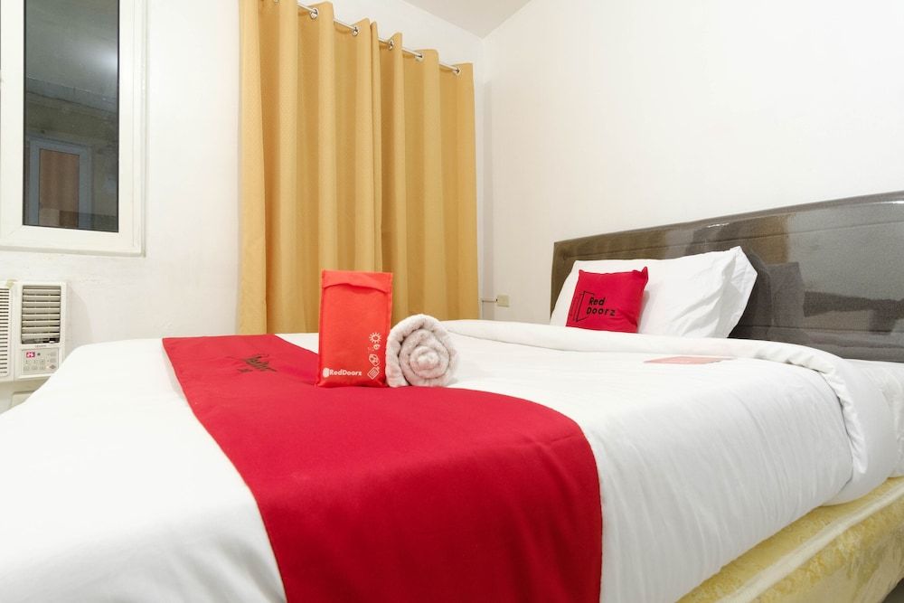 undefined RedDoorz Plus @ Orchard Tower Manila 3