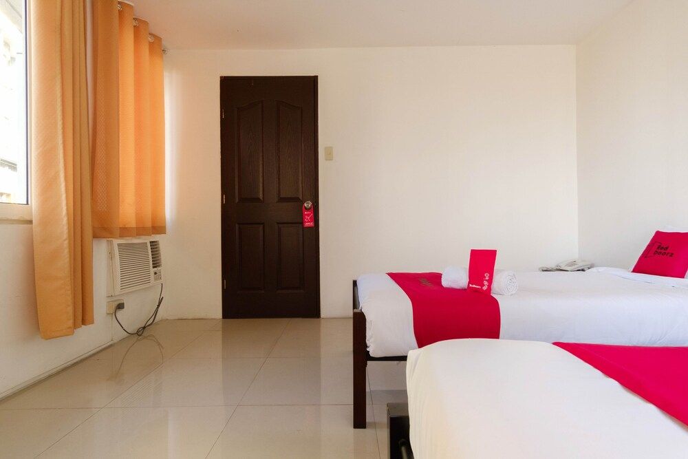 undefined RedDoorz Plus @ Orchard Tower Manila 10