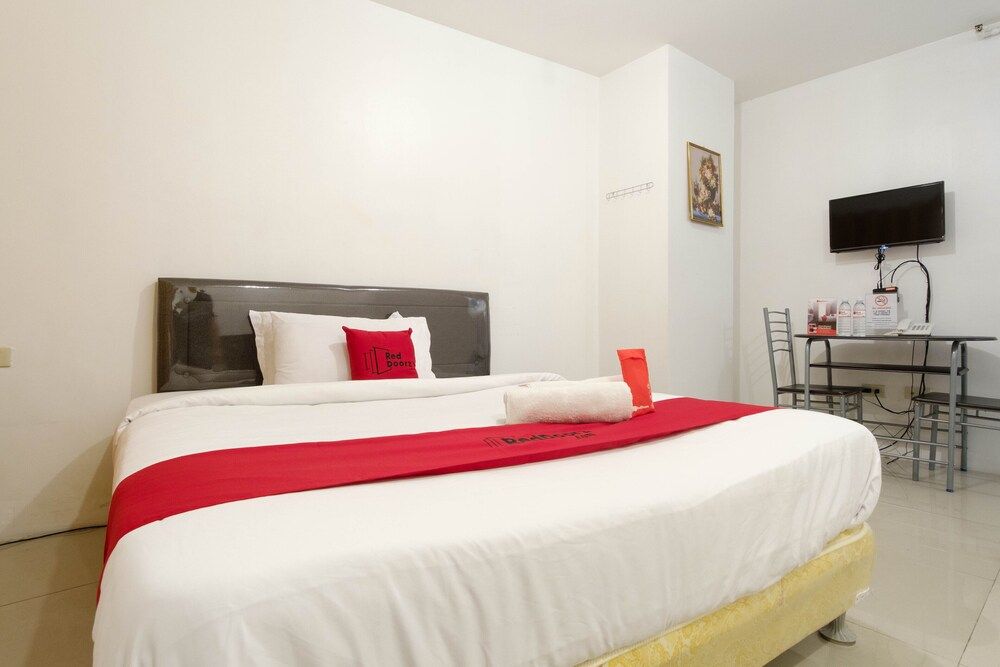 undefined RedDoorz Plus @ Orchard Tower Manila 2