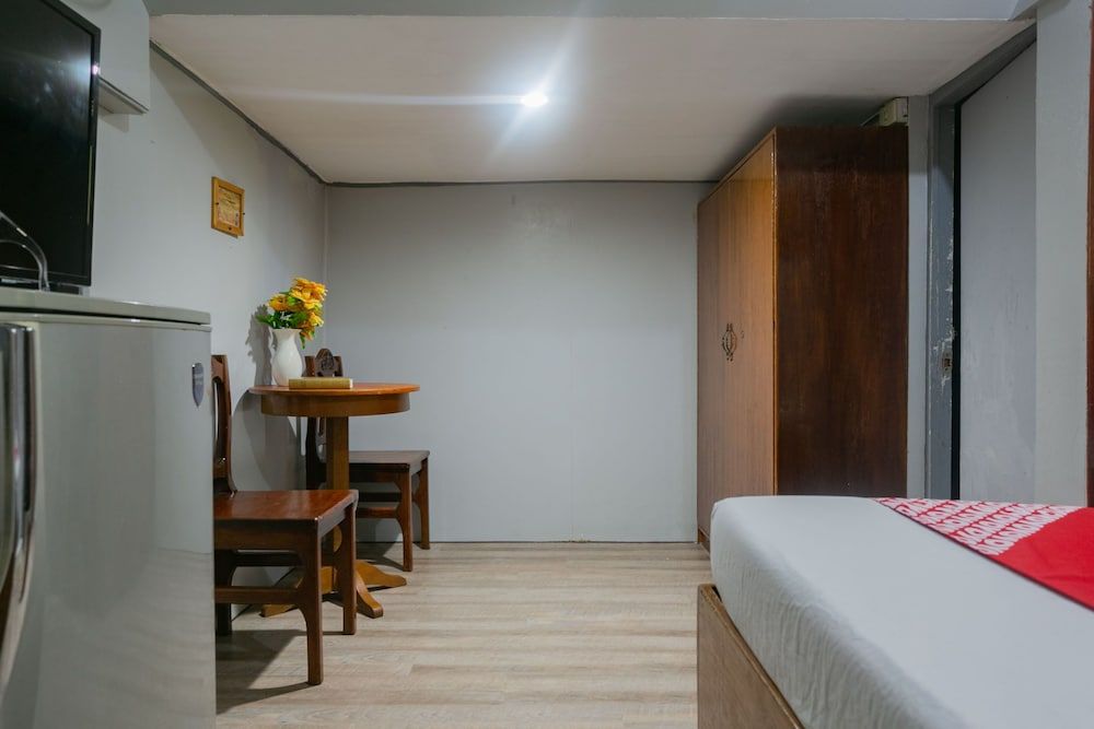 OYO 722 Slouch Hat Inn Standard Double Room 4