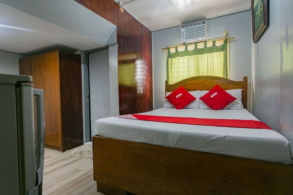 undefined OYO 722 Slouch Hat Inn 2