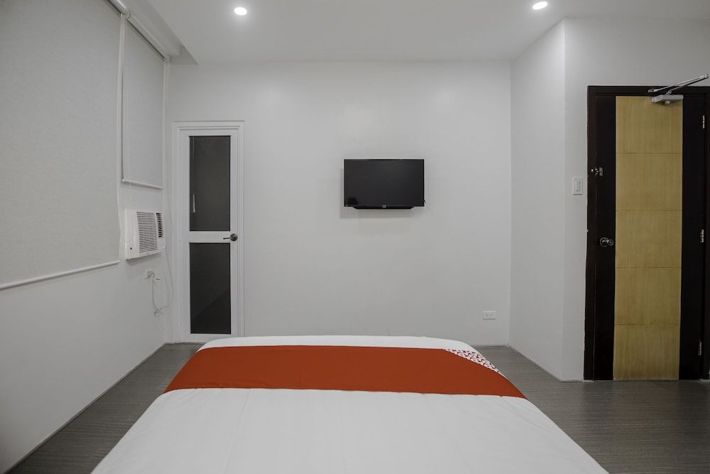 undefined OYO 726 Sanchez Hotel 2