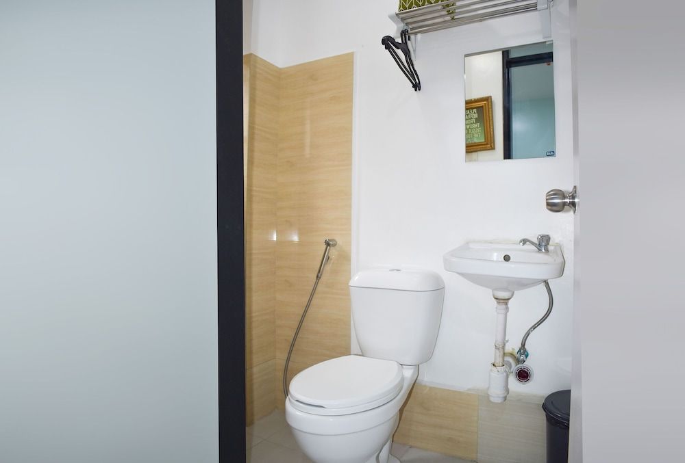 Happy Homes Manila Deluxe Single Room 5