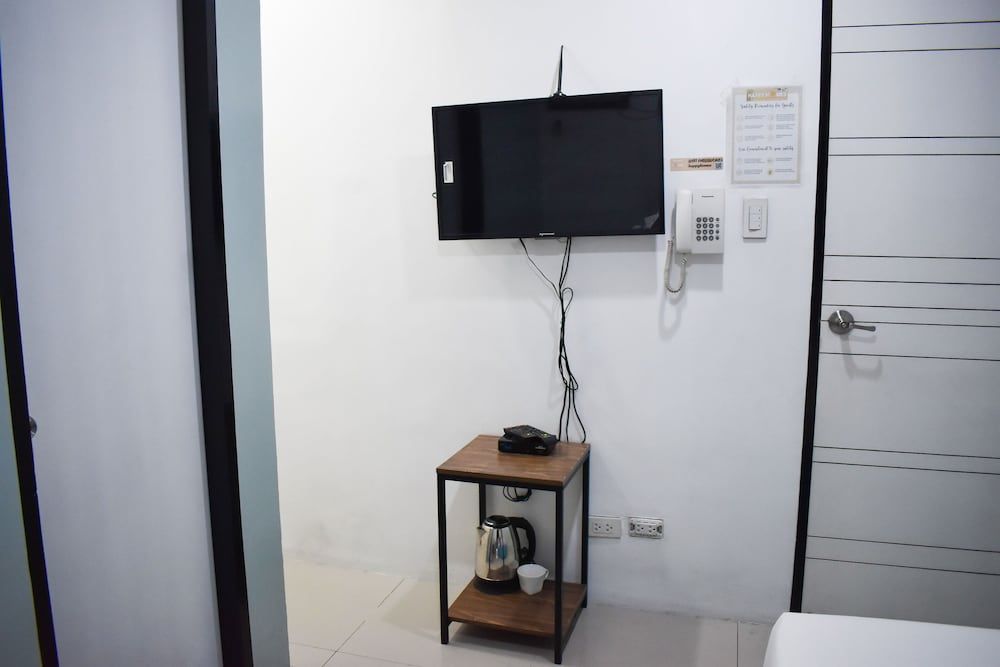 Happy Homes Manila Deluxe Single Room 4