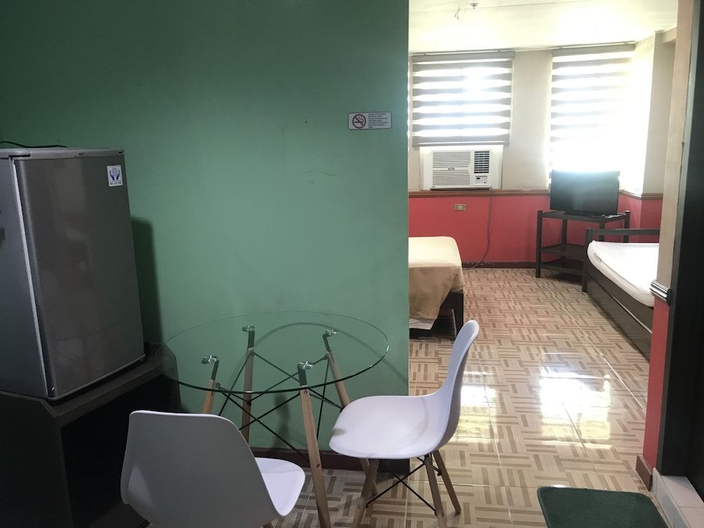 Shalom Hotel Manila Deluxe Quadruple Room 2