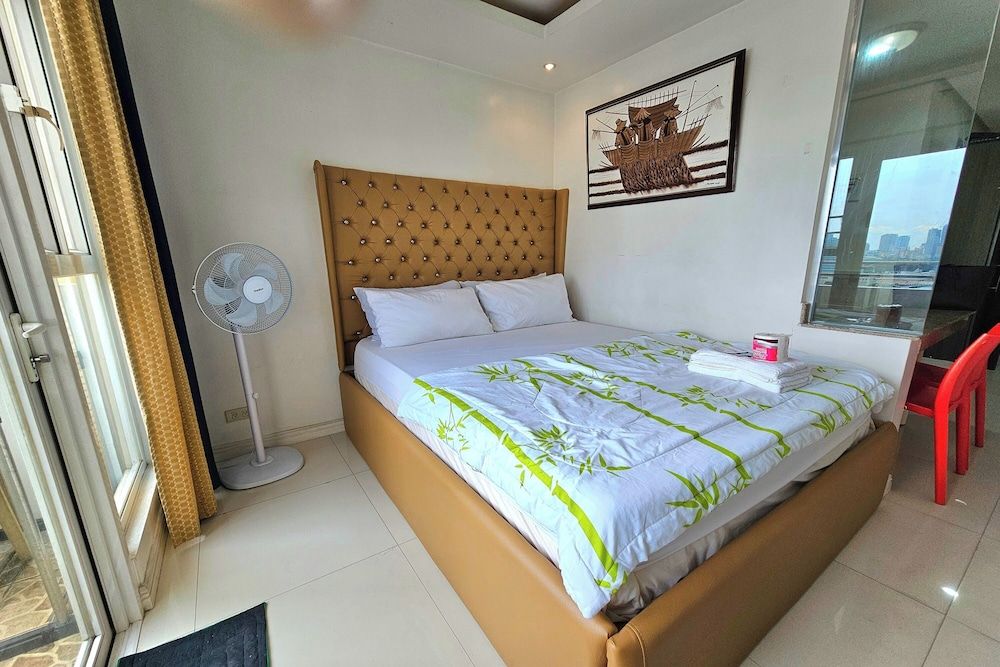 Birchtower by Jeizel Manila City Studio, Balcony 5