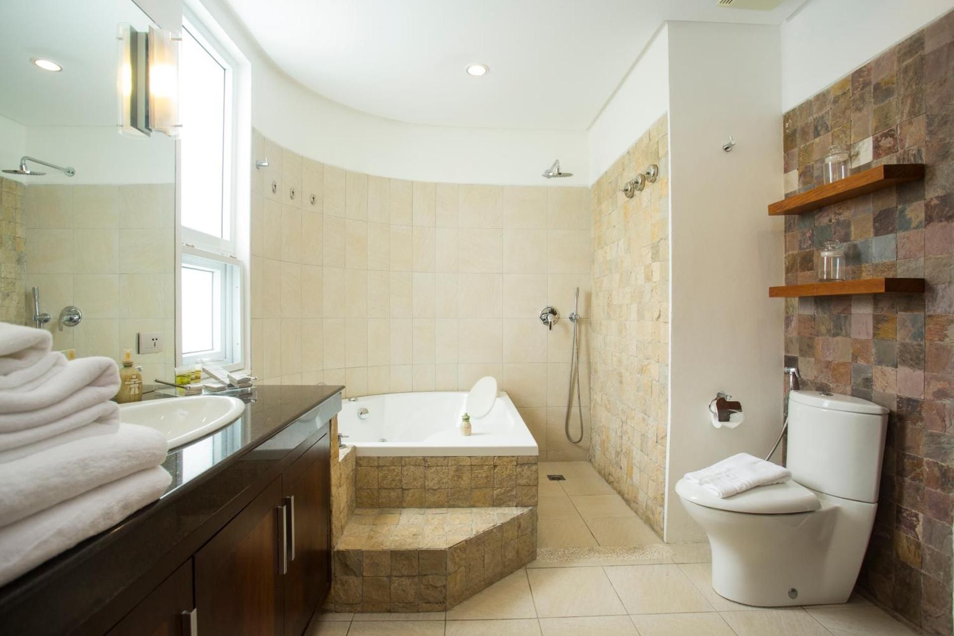 1 Bedroom Beachfront Grand Suite - Oceanview