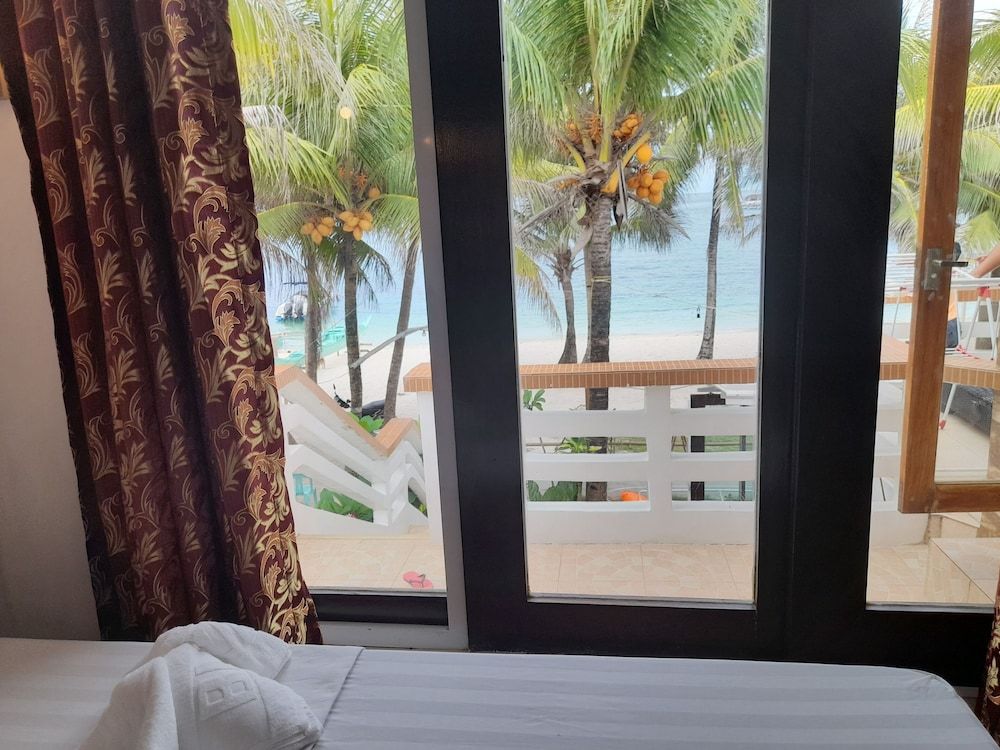 Marnin's Place Boracay Deluxe Studio 7