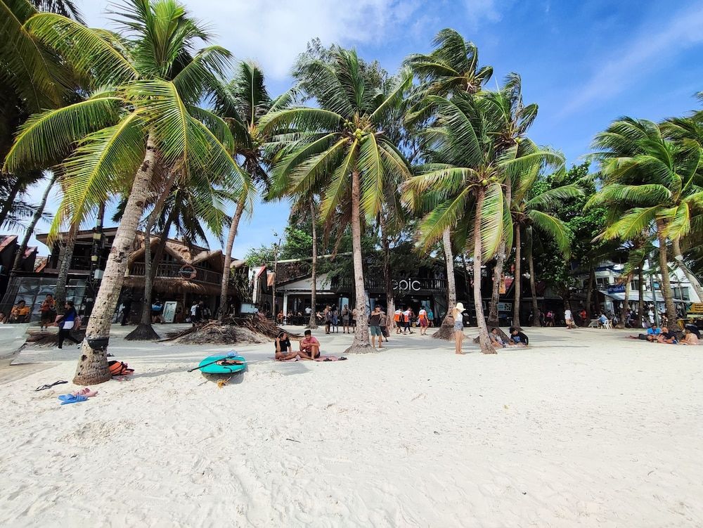 undefined ERUS SUITES HOTEL BORACAY 5