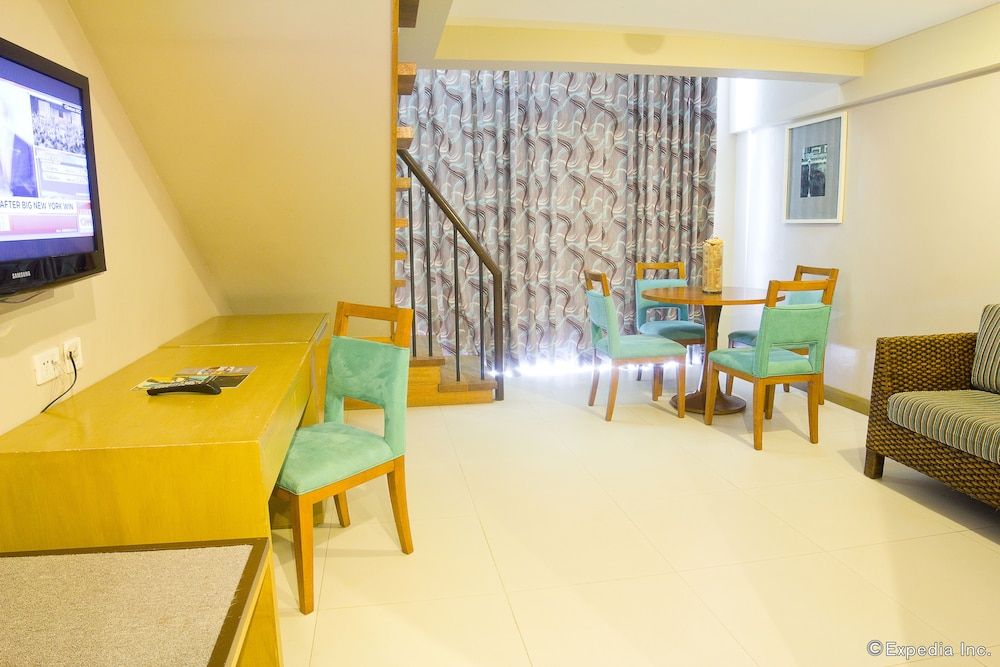 undefined Crown Regency Resort & Convention Center 4