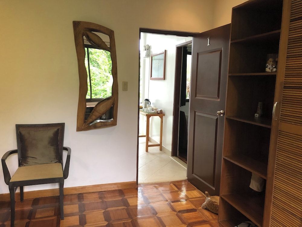 Argonauta Boracay Boutique Hotel with Apartments and Villas Signature Room, 1 Queen Bed, Garden View 3