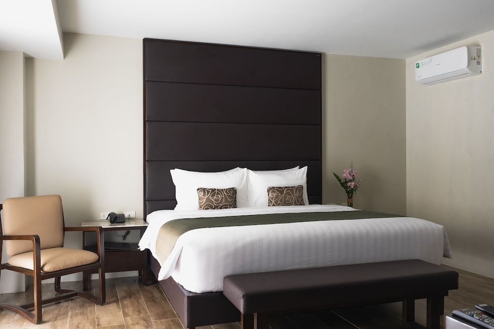 Executive Room, 1 King Bed, Bathtub